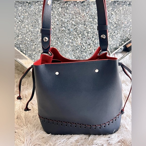 Rare Louis Vuitton LockMe Bucket Bag - Picture 3 of 8